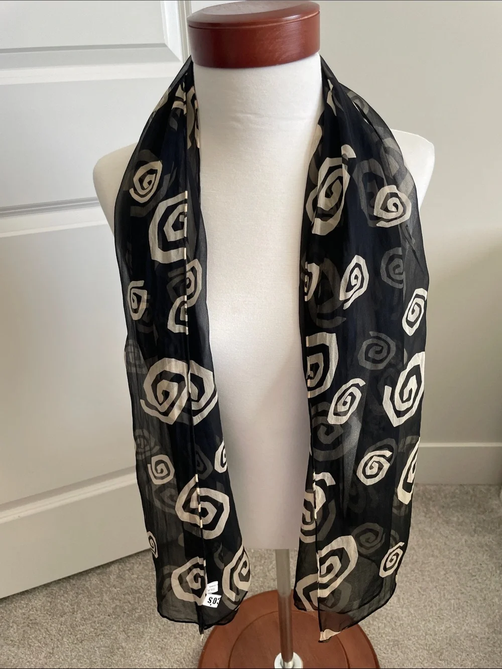 Chico's 100% silk Sheer oblong Scarf in Black and Cream Swirl 20